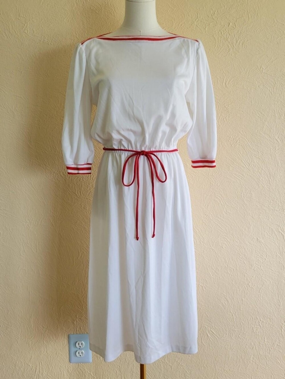 Timely Trends | 80s Vintage White & Red Tie Waist Dress